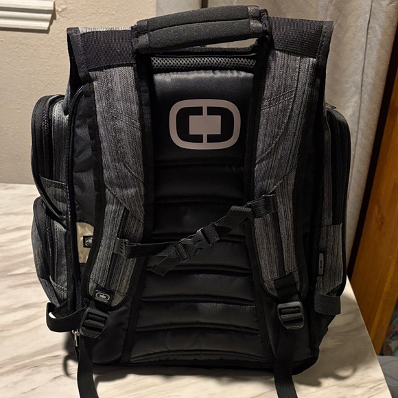 OGIO Charcoal Striped Men's Backpack - Picture 5 of 12